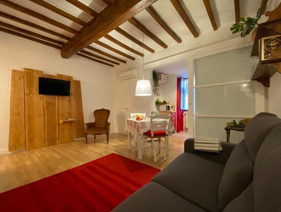 San Lorenzo Apartment In Red Флоренция Экстерьер фото
