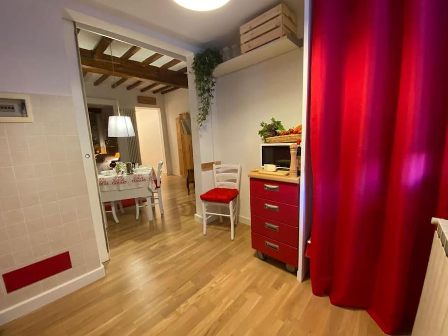 San Lorenzo Apartment In Red Флоренция Экстерьер фото